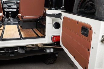 1-008-Convertible-Mercedes-G-250-086737