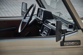 1-012-Convertible-Mercedes-G-250-086737