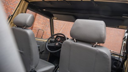 1-007-Convertible-Mercedes-G-250-088714