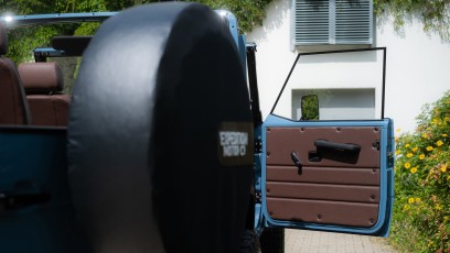 1-008-Convertible-Mercedes-G-250-081240