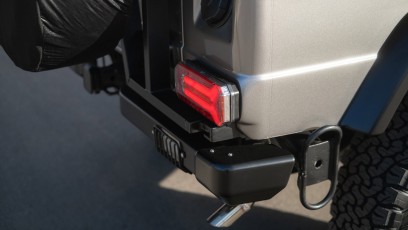 1-005-Custom-Mercedes-GWagon-MojaveSilver-080462