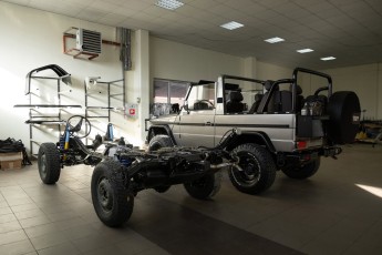 3-001-Custom-Mercedes-GWagon-MojaveSilver-080462