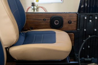 3-001-Vintage-Mercedes-GWagon-MidnightBlue-080489