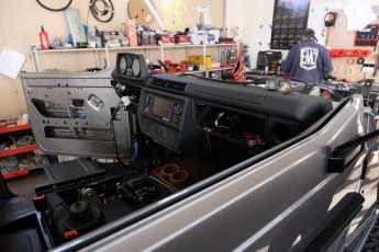 3-007-Custom-Mercedes-GWagon-MojaveSilver-080462