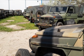 3-077-Custom-Mercedes-GWagon-MojaveSilver-080462