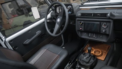 1-004-Convertible-Mercedes-250GD-Chalk-082098