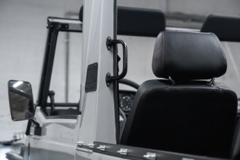 2A-022-Convertible-Mercedes-250GD-Chalk-082098