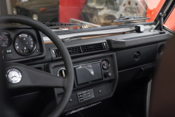 2A-038-Convertible-Mercedes-250GD-Chalk-082098