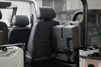 2A-040-Convertible-Mercedes-250GD-Chalk-082098