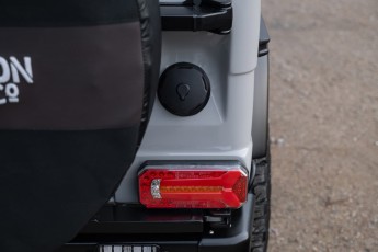 2B-017-Convertible-Mercedes-250GD-Chalk-082098