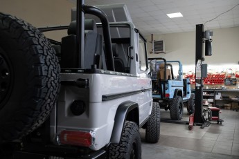 3-002-Convertible-Mercedes-250GD-Chalk-082098