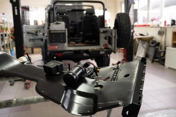 3-004-Convertible-Mercedes-250GD-Chalk-082098