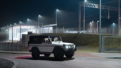 1-001-Convertible-Mercedes-250GD-DiamondWhite-085419