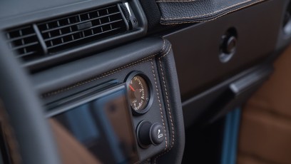 1-005-Convertible-Mercedes-GWagen-GulfBlue-088653