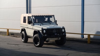 1-007-Custom-Mercedes-GWagon-White(031)-077676