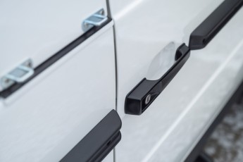 2B-027-Convertible-Mercedes-250GD-DiamondWhite-085419