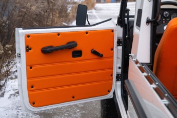 2B-056-Convertible-Mercedes-250GD-DiamondWhite-085419