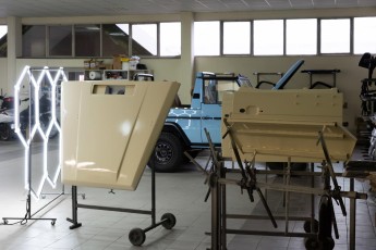 3-011-Custom-Mercedes-GWagon-White(031)-077676