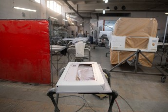 3-016-Custom-Mercedes-GWagon-White(031)-077676