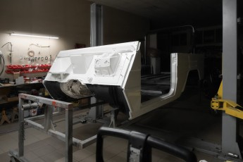 3-018-Convertible-Mercedes-250GD-DiamondWhite-085419