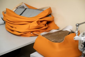 3-021-Convertible-Mercedes-250GD-DiamondWhite-085419