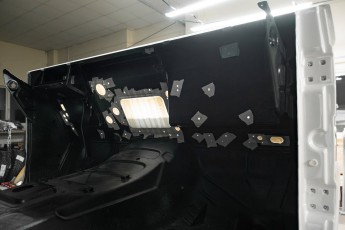 3-026-Convertible-Mercedes-250GD-DiamondWhite-085419