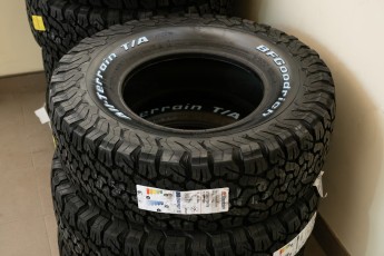 3-029-Convertible-Mercedes-GWagen-GulfBlue-088653