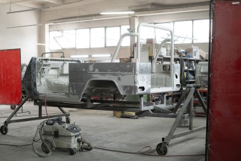 3-050-Convertible-Mercedes-250GD-DiamondWhite-085419