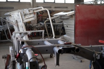 3-052-Convertible-Mercedes-250GD-DiamondWhite-085419