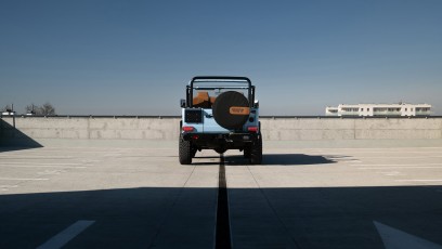 1-003-Vintage-Mercedes-GWagon-GulfBlue-078148