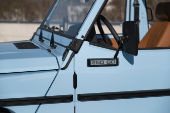 2B-038-Vintage-Mercedes-GWagon-GulfBlue-078148