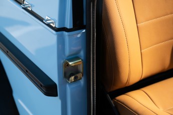 2B-070-Vintage-Mercedes-GWagon-GulfBlue-078148