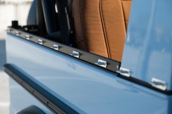 2B-071-Vintage-Mercedes-GWagon-GulfBlue-078148