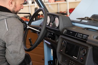 3-007-Vintage-Mercedes-GWagon-GulfBlue-078148