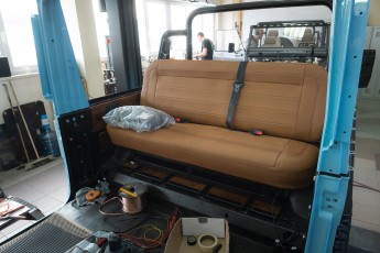 3-021-Vintage-Mercedes-GWagon-GulfBlue-078148