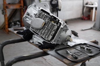 3-028-Vintage-Mercedes-GWagon-GulfBlue-078148