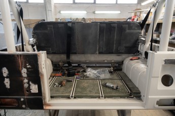 3-049-Vintage-Mercedes-GWagon-GulfBlue-078148