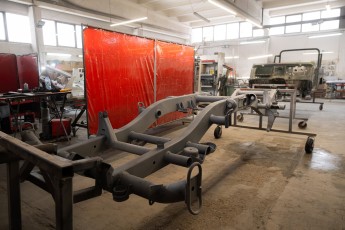 3-056-Vintage-Mercedes-GWagon-GulfBlue-078148