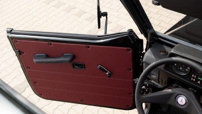 1-006-Custom-Mercedes-GWagon-ObsidianBlack-068611