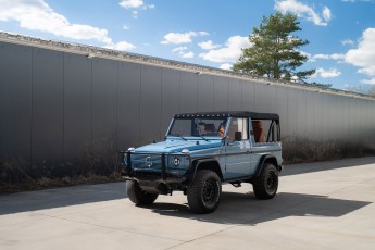 2B-014-Convertible-Mercedes-250GD-ChinaBlue-067270