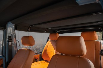 2B-016-Convertible-Mercedes-250GD-ChinaBlue-067270