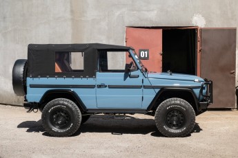 2B-020-Convertible-Mercedes-250GD-ChinaBlue-067270