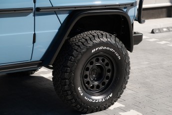 2B-044-Convertible-Mercedes-250GD-ChinaBlue-067270