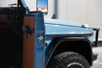 2B-052-Convertible-Mercedes-250GD-ChinaBlue-067270