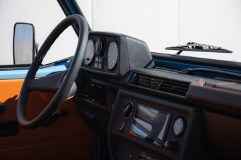 2B-055-Convertible-Mercedes-250GD-ChinaBlue-067270