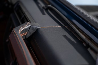 2B-058-Convertible-Mercedes-250GD-ChinaBlue-067270