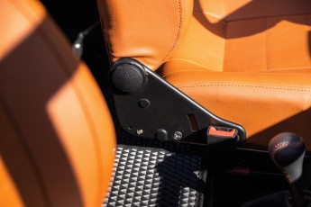 2B-059-Convertible-Mercedes-250GD-ChinaBlue-067270