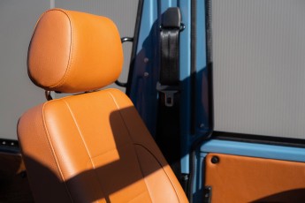 2B-060-Convertible-Mercedes-250GD-ChinaBlue-067270