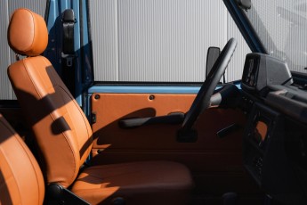 2B-062-Convertible-Mercedes-250GD-ChinaBlue-067270