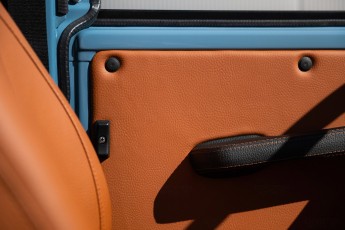 2B-069-Convertible-Mercedes-250GD-ChinaBlue-067270